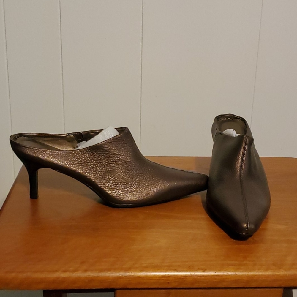 NWT Copper Leather Mule